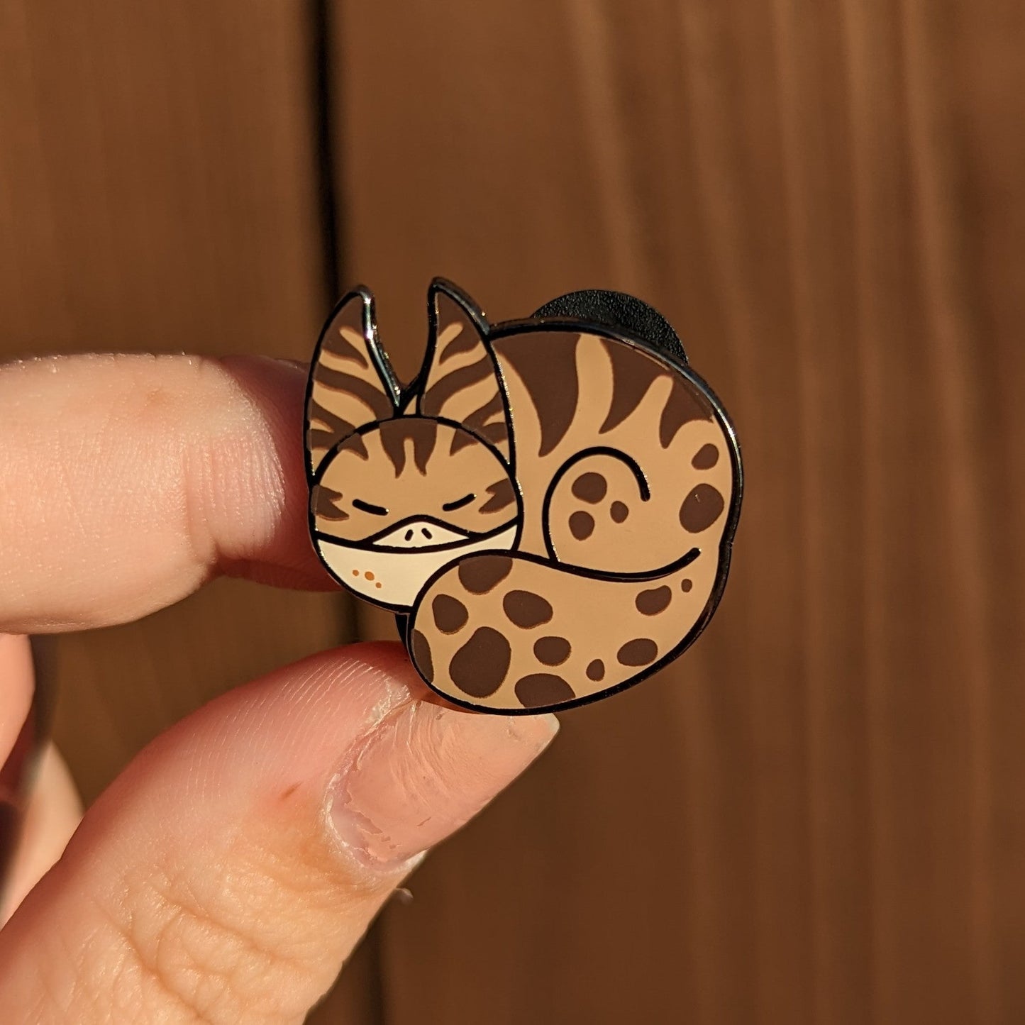 Brown Curled Up Cat Pin