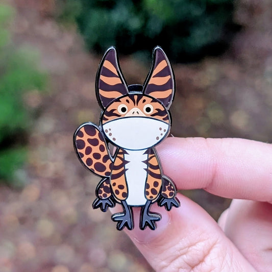 Sitting Brown Cat Pin